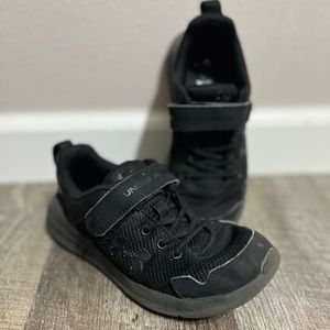 Under Armour Black sneakers little boys size 1